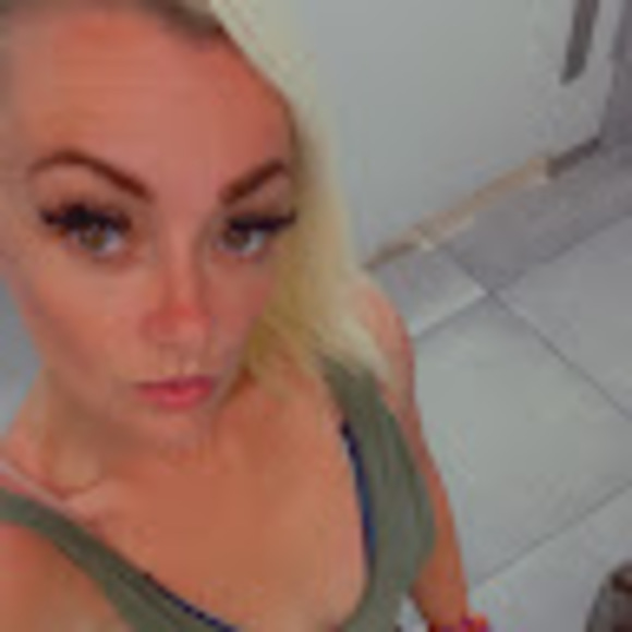 Meet your Posher, Stephanie - Picture 1 of 1